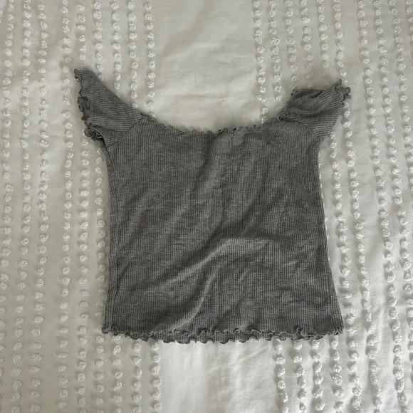 Brandy Melville Gray Ruffled Top - Picture 3 of 4